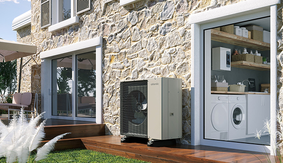 Pompe à chaleur extérieure près de la maison moderne.